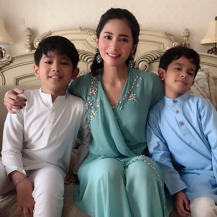 <p>Mirip banget lho Kakak Karan sama Bunda Bunga Zainal. (Foto: Instagram@bungazainal05)</p>