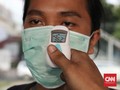 Penumpang Cek Suhu Tubuh, Antrean Terjadi di Stasiun KRL