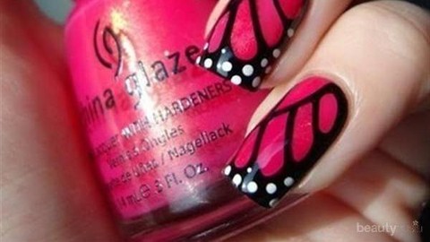 Manisnya Nail Art Bernuansa Merah Muda
