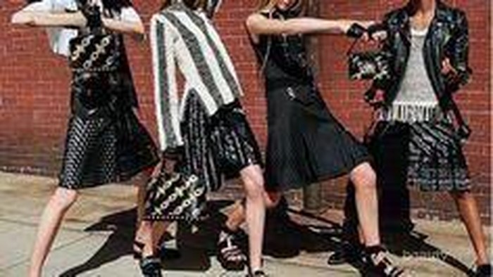 Jayden Smith Memakai Rok Dalam Iklan Louis Vuitton.