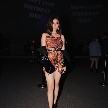 Lirik Lagu Lose - NIKI