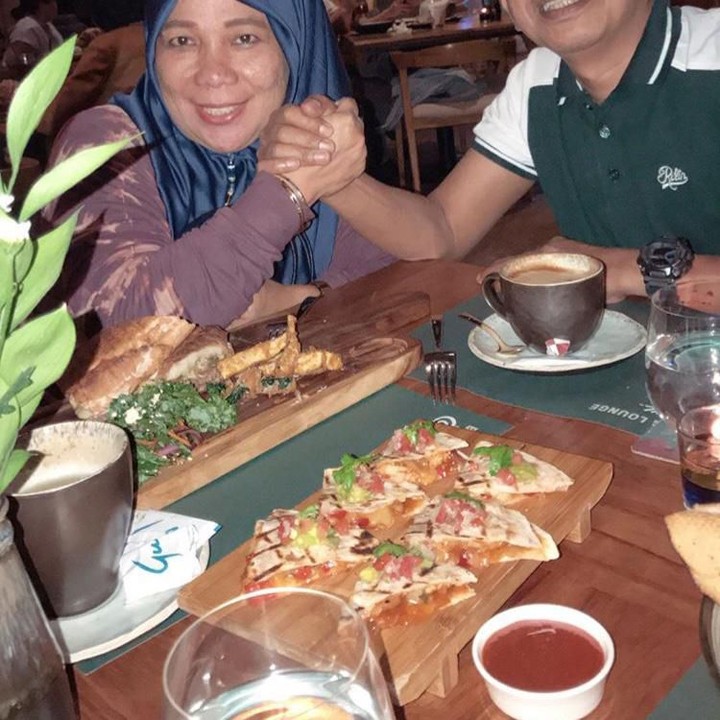 <p>Makan bareng jadi salah satu quality time JK dan keluarga. (Foto: Instagram: @anjanyrw) </p>