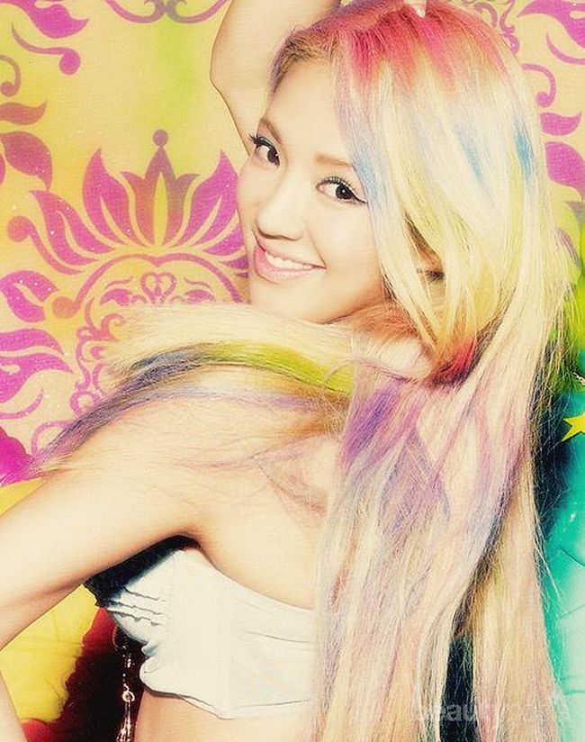 Inspirasi Warna Rambut Pelangi ala Idola Kpop Inspirasi Warna Rambut Pelangi ala Idola Kpop
