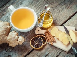 5 Bahan Alami untuk Redakan Batuk Anak, Pakai Madu dan Jahe