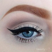 6 Jenis Eyeliner Sesuai Dengan Kegunaan Merias Mata