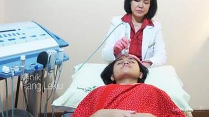 Usir Kulit Kusam Dengan Mikrodermabrasi di Klinik Hang Lekiu