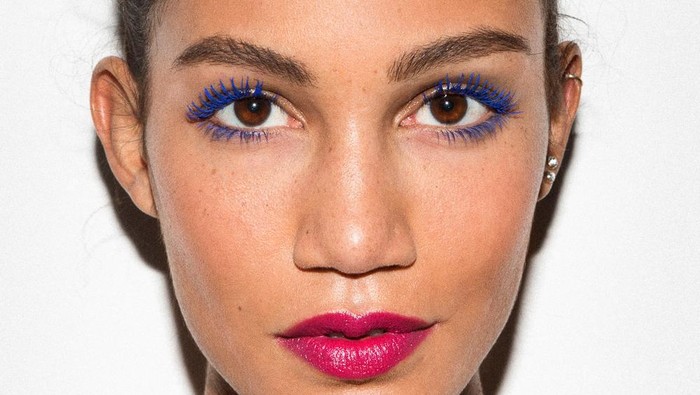 Tips Mudah Gunakan Maskara Berwarna