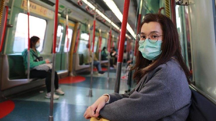 Bunda pengguna transportasi umum seperti Commuter Line, TransJakarta, atau angkutan lain? Simak tips berikut untuk mencegah penularan virus Corona.