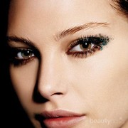 Tips Tepat Makeup Glitter pada Wajah