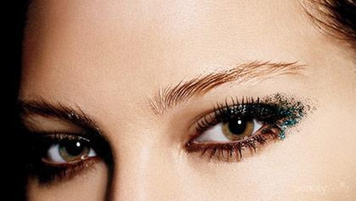 Tips Tepat Makeup Glitter pada Wajah