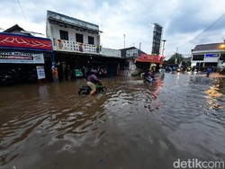 Hujan Deras di Sleman, Simpang Empat Kamdanen Terendam Banjir 50 cm