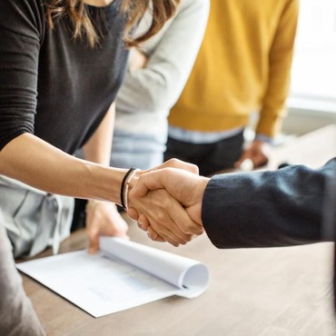 3 Zodiak Super Ekstrovert di Lebaran, Bikin Introvert Auto Insecure!