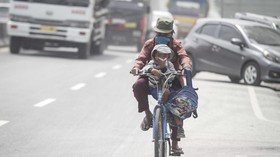 FOTO: Hujan Abu Merapi, Tinggi Kolom Abu Erupsi 6.000 Meter
