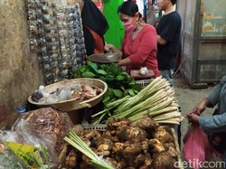 Warga Purwokerto Mulai Berburu Empon-empon Corona di Pasar Wage