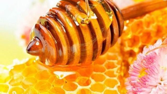 Membuat Ramuan Madu untuk Perawatan Kecantikan