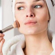 Langkah Tepat Memakai Alas Bedak untuk Wajah Natural