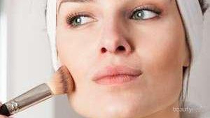 Langkah Tepat Memakai Alas Bedak untuk Wajah Natural