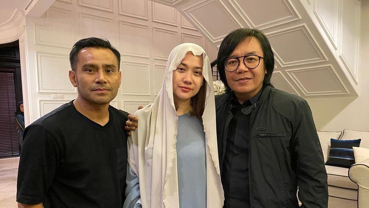 Anang Hermansah dan Judika menuai kritikan karena dianggap tidak peka melihat kondisi Bunga Citra Lestari yang sedang berduka setelah kehilangan sang suami.