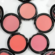 5 Pilihan Warna Blush On yang Tidak Biasa