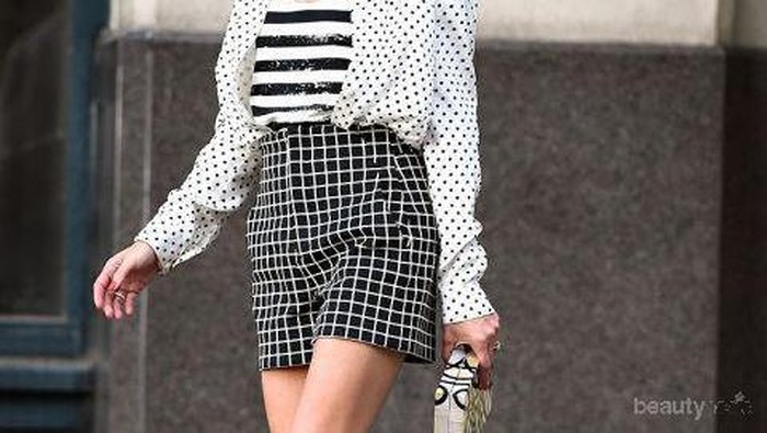 Inspirasi Padu Padan T-shirt Bergaris Ala Selebriti