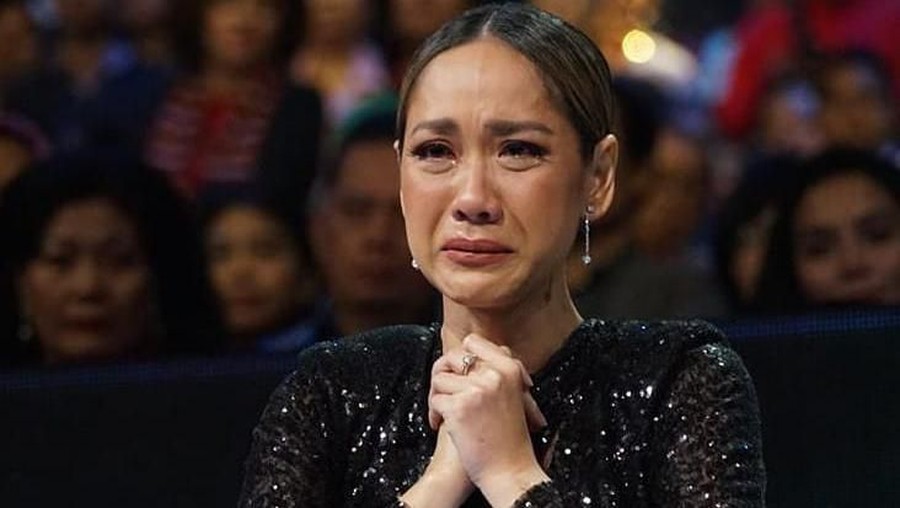 Bunga Citra Lestari menangis kala mendengar lagu baru Judika yang mengisahkan tentang perpisahan.