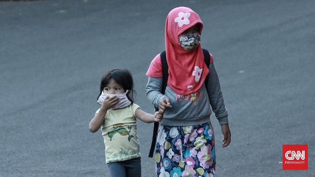 Ikatan Dokter menyatakan virus corona pada anak memiliki penularan yang kecil sehingga orang tua tak perlu khawatir berlebihan.