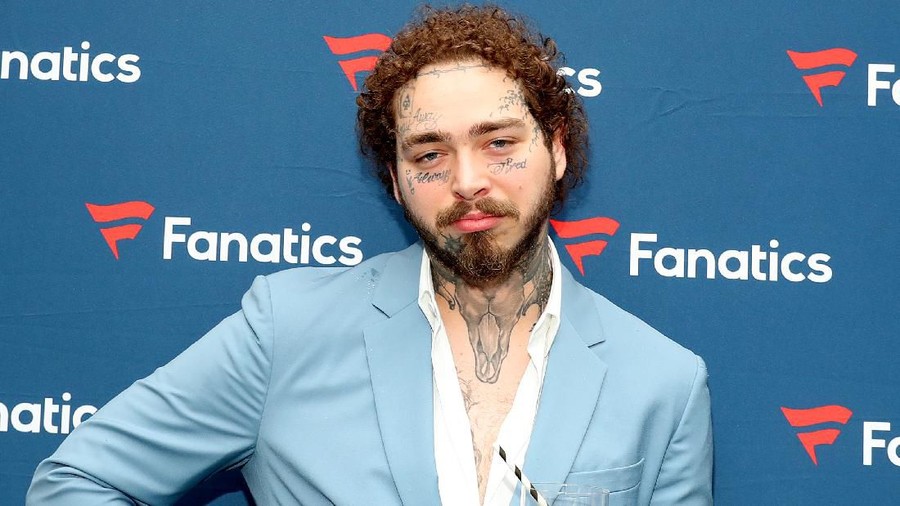 Post Malone MIAMI BEACH, FLORIDA - FEBRUARY 01: Post Malone attends Michael Rubin's Fanatics Super Bowl Party at Loews Miami Beach Hotel on February 01, 2020 in Miami Beach, Florida. (Photo by Tasos Katopodis/Getty Images for Fanatics)