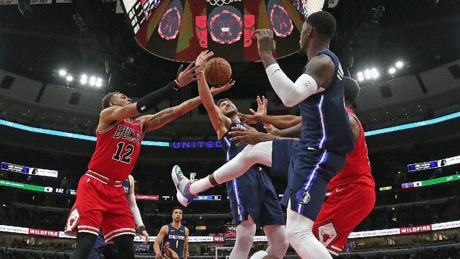 NBA mengimbau para pemain agar tidak melakukan 'tos' kepada fan dan orang asing guna mencegah penyebaran virus Corona.