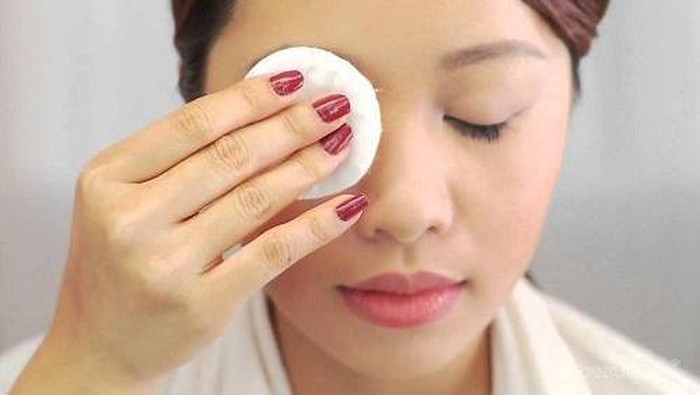 Kesalahan Saat Membersihkan Maskara Anti Air