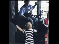 Gemasnya Sopir Bus dan Balita Joget Bersama Lagu Taylor Swift