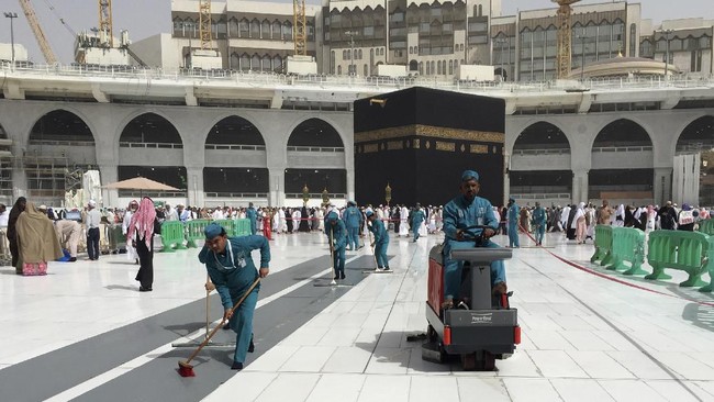 Pemerintah Arab Saudi akan membatasi waktu khotbah salat Jumat untuk mencegah penyebaran virus corona (Covid-19) menjadi tidak lebih dari 15 menit.