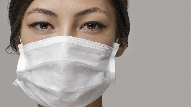 Awalnya masker digunakan untuk melindungi pasien dan dokter dari bakteri dan virus demi menghindari segala bentuk penularan, lho Bunda.