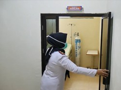 Servis Orang Baru Pulang dari Singapura, Tukang Pijat Diobservasi