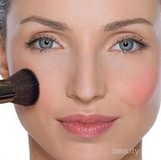 5 Pilihan Blush On untuk Wajah Merah Merona Alami