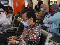 Waspada Penyebaran Corona, Penumpang di Stasiun Bandung Pakai Masker