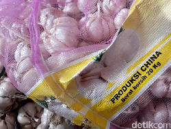 Terungkap! Modus Jahat Pedagang Mainkan Harga Gula & Bawang Putih