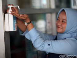 Kata Penumpang KRL Soal Fasilitas Hand Sanitizer di Gerbong dan Stasiun