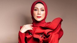 7 Potret Cantik Erra Fazira, Mantan Istri Engku Emran