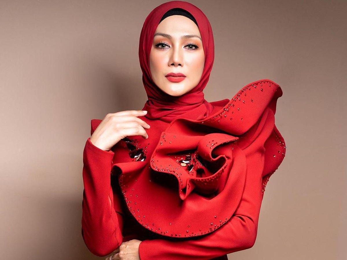 Di tengah ramainya pemberitaan tentang rumah tangga Laudya Cynthia Bella&comma; nama mantan istri Engku Emran&comma; Erra Fariza&comma; ikut diungkit&period; Lalu seperti apa potretnya&quest;