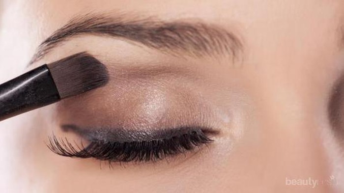 Hindari 6 Kesalahan Menggunakan Eyeshadow