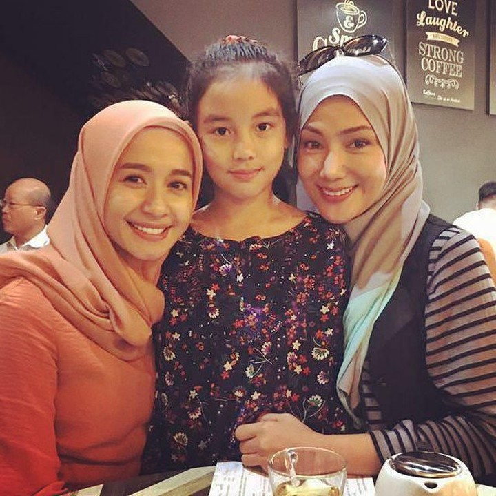 <p>Meski telah bercerai, hubungan Erra dan Engku tetap akur. Tak hanya itu, Erra bahkan cukup dengan dengan Bella. (Foto: Instagram @errafazira)</p>
