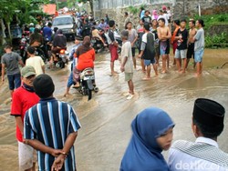 Santriwati di Bondowoso Hanyut Terbawa Arus Sungai yang Terjang Ponpes