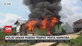 VIDEO: Polisi Bakar Rumah Tempat Pesta Narkoba di Jambi
