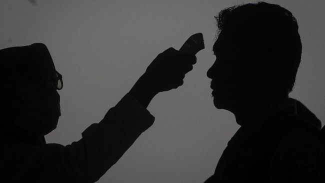 Satu Warga Manado Positif Virus Corona Punya Riwayat Umrah Satu pasien positif virus corona di kota Manado dirawat di rumah sakit sejak 9 Maret dan memiliki riwayat perjalanan ibadah umrah.