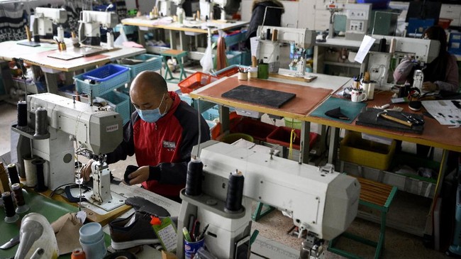 Kinerja industri manufaktur atau pabrik-pabrik di China merosot di level terendah, sejak negara tersebut mengakhiri kebijakan nol covid pada Desember 2022.