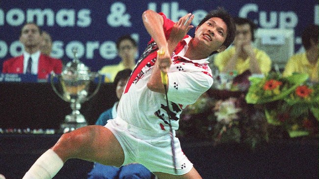 Legenda badminton Indonesia Hariyanto Arbi mengungkap rahasia di balik julukan 'Smash 100 Watt' dan perjuangan di Pelatnas Cipayung.