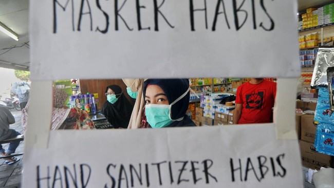 TFH (19), mahasiswi yang menimbun 350 dus masker di tengah wabah virus corona, diwajibkan lapor seminggu sekali oleh Polsek Tanjung Duren, Jakarta Barat.