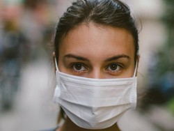 Apakah Memakai Masker Bisa Mencegah Kita Terkena Virus Corona?