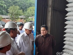 Ada Corona, Erick Thohir Cek Pasokan Beras Bulog di Kelapa Gading