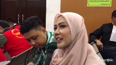 img-title 16 Bulan Dipenjara karena Kasus Ikan Asin, Rey Utami Resmi Bebas